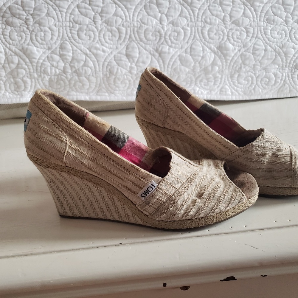 Toms striped tan wedges, size 6.5W